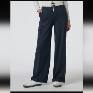 Vuori Essential Cargo Wide Leg Pants